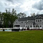 10 Bed Saratoga Home On 10 Acres - Amenities Include In-Ground Heated Pool, Hottub, Firepit, Kitchen, Master Suite W Kitchenette, Private Office