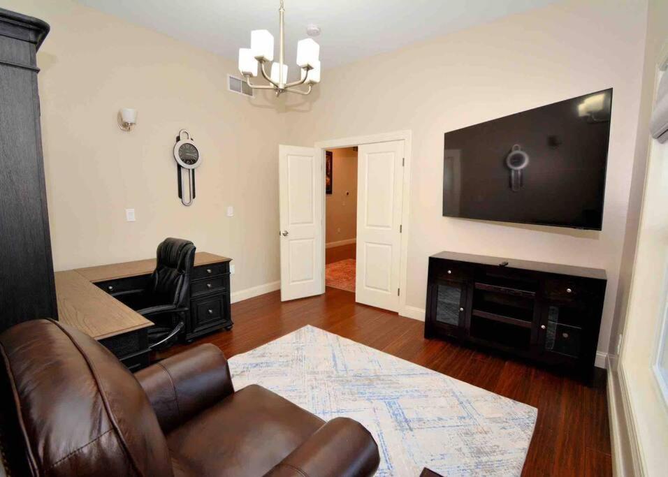 Holiday home 10 Bed Saratoga Home On 10 Acres - Amenities Include In-Ground Heated Pool, Hottub, Firepit, Kitchen, Master Suite W Kitchenette, Private Office Saratoga Springs