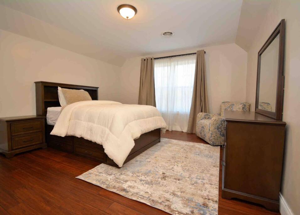 10 Bed Saratoga Home On 10 Acres - Amenities Include In-Ground Heated Pool, Hottub, Firepit, Kitchen, Master Suite W Kitchenette, Private Office