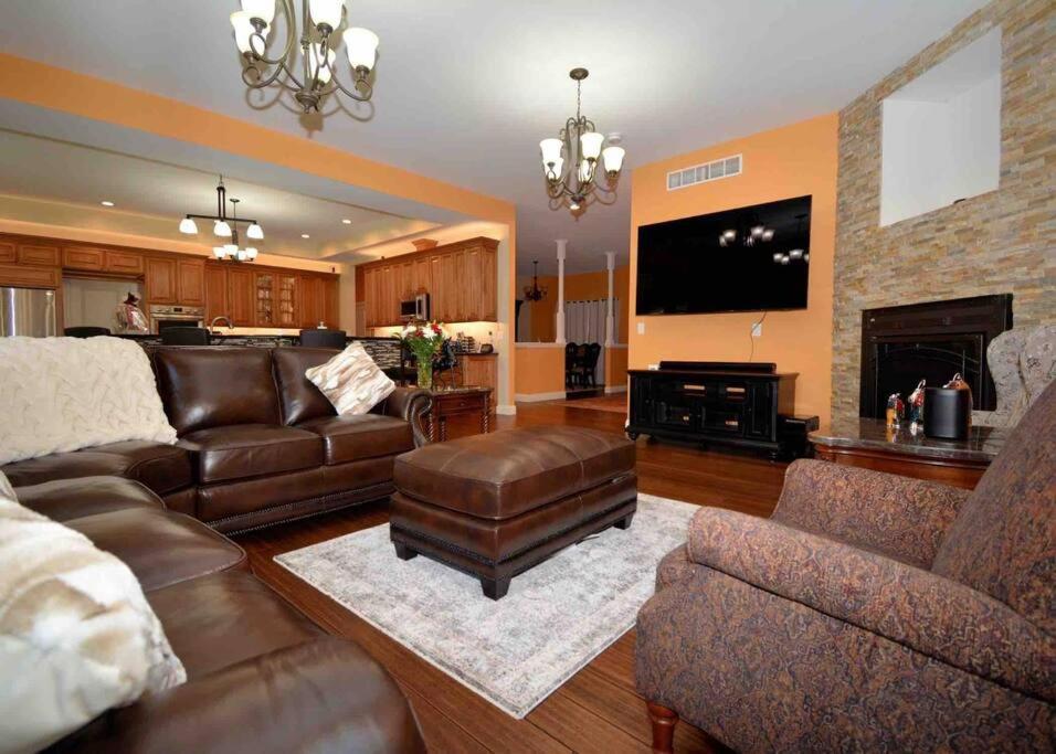 Holiday home 10 Bed Saratoga Home On 10 Acres - Amenities Include In-Ground Heated Pool, Hottub, Firepit, Kitchen, Master Suite W Kitchenette, Private Office Saratoga Springs