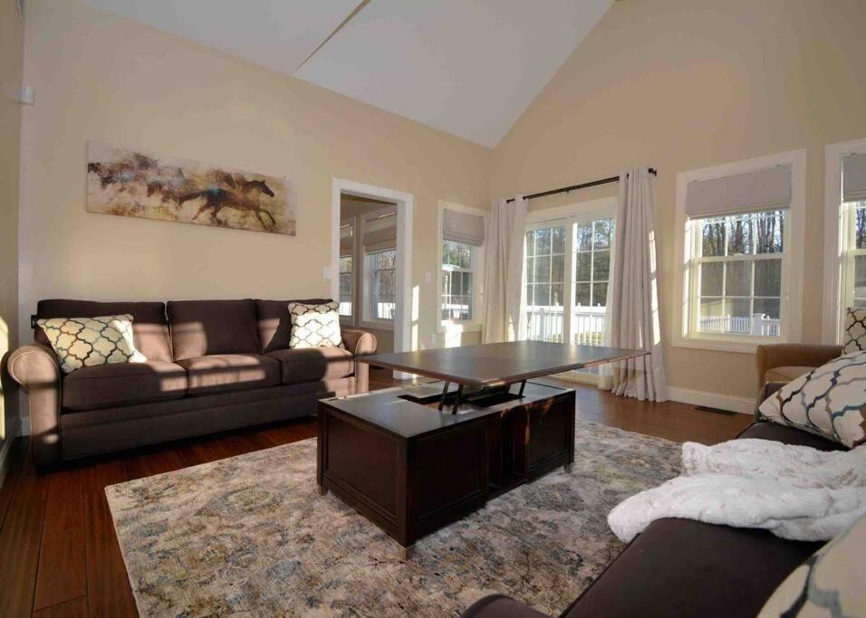 10 Bed Saratoga Home On 10 Acres - Amenities Include In-Ground Heated Pool, Hottub, Firepit, Kitchen, Master Suite W Kitchenette, Private Office Saratoga Springs