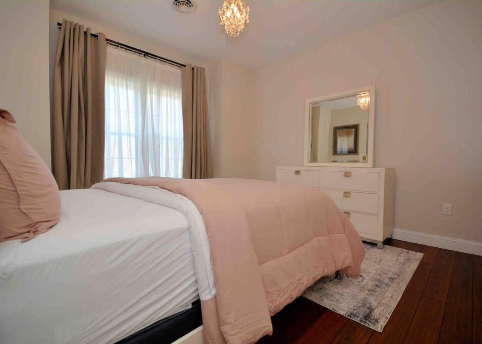 10 Bed Saratoga Home On 10 Acres - Amenities Include In-Ground Heated Pool, Hottub, Firepit, Kitchen, Master Suite W Kitchenette, Private Office * Saratoga Springs