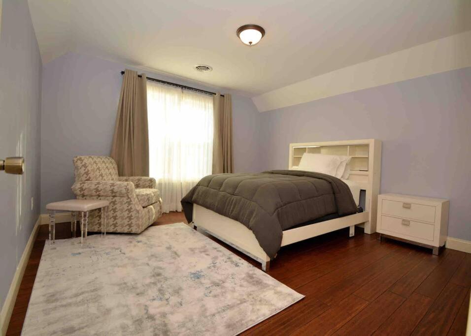 Holiday home 10 Bed Saratoga Home On 10 Acres - Amenities Include In-Ground Heated Pool, Hottub, Firepit, Kitchen, Master Suite W Kitchenette, Private Office