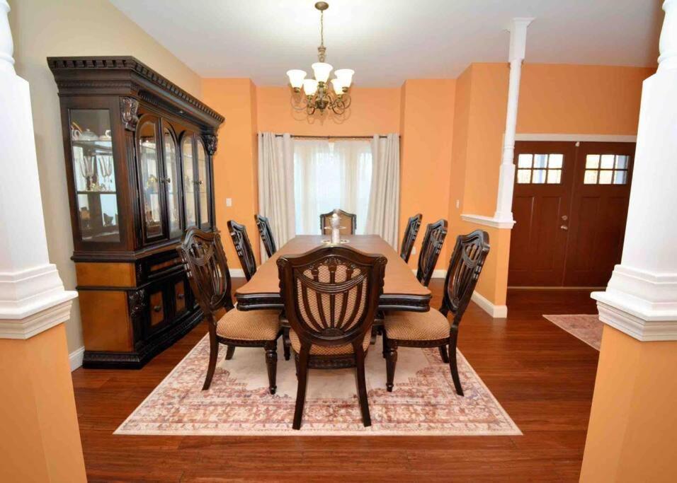 10 Bed Saratoga Home On 10 Acres - Amenities Include In-Ground Heated Pool, Hottub, Firepit, Kitchen, Master Suite W Kitchenette, Private Office Holiday home Saratoga Springs