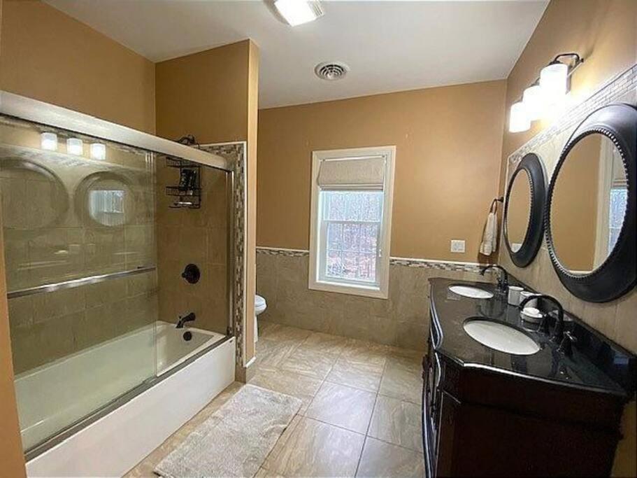 Holiday home 10 Bed Saratoga Home On 10 Acres - Amenities Include In-Ground Heated Pool, Hottub, Firepit, Kitchen, Master Suite W Kitchenette, Private Office