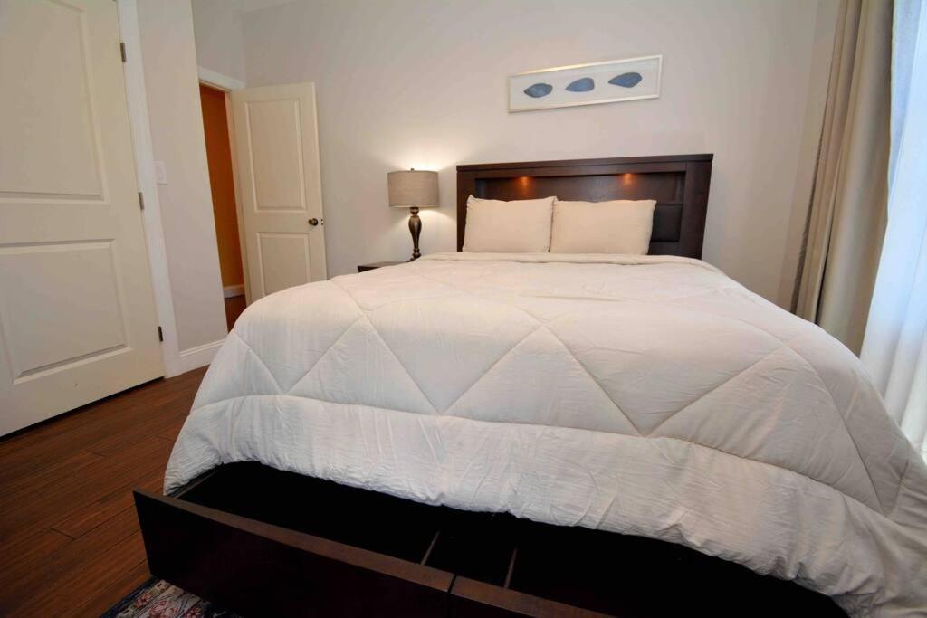 Holiday home 10 Bed Saratoga Home On 10 Acres - Amenities Include In-Ground Heated Pool, Hottub, Firepit, Kitchen, Master Suite W Kitchenette, Private Office *