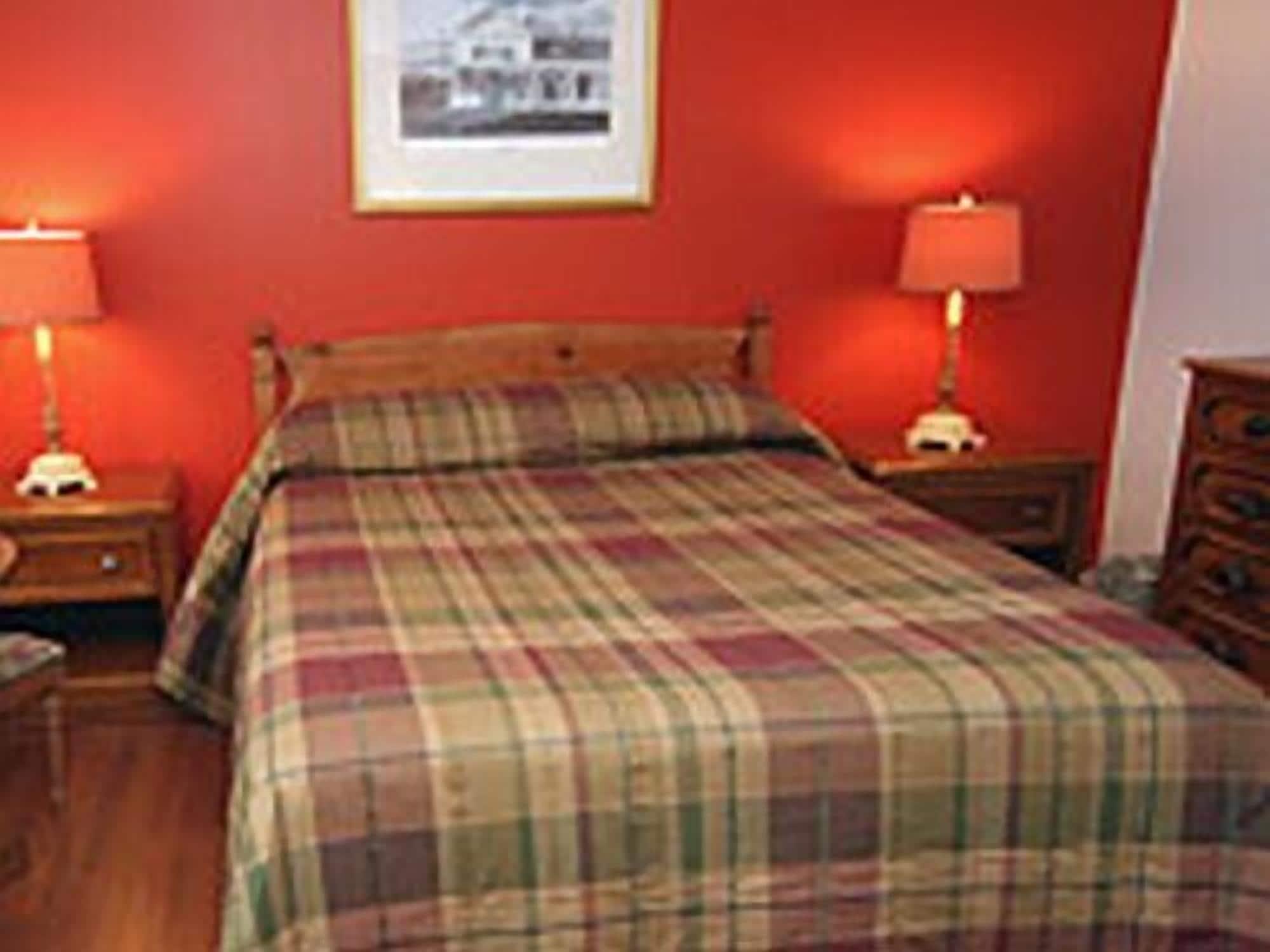 Motel Community Court 2*
