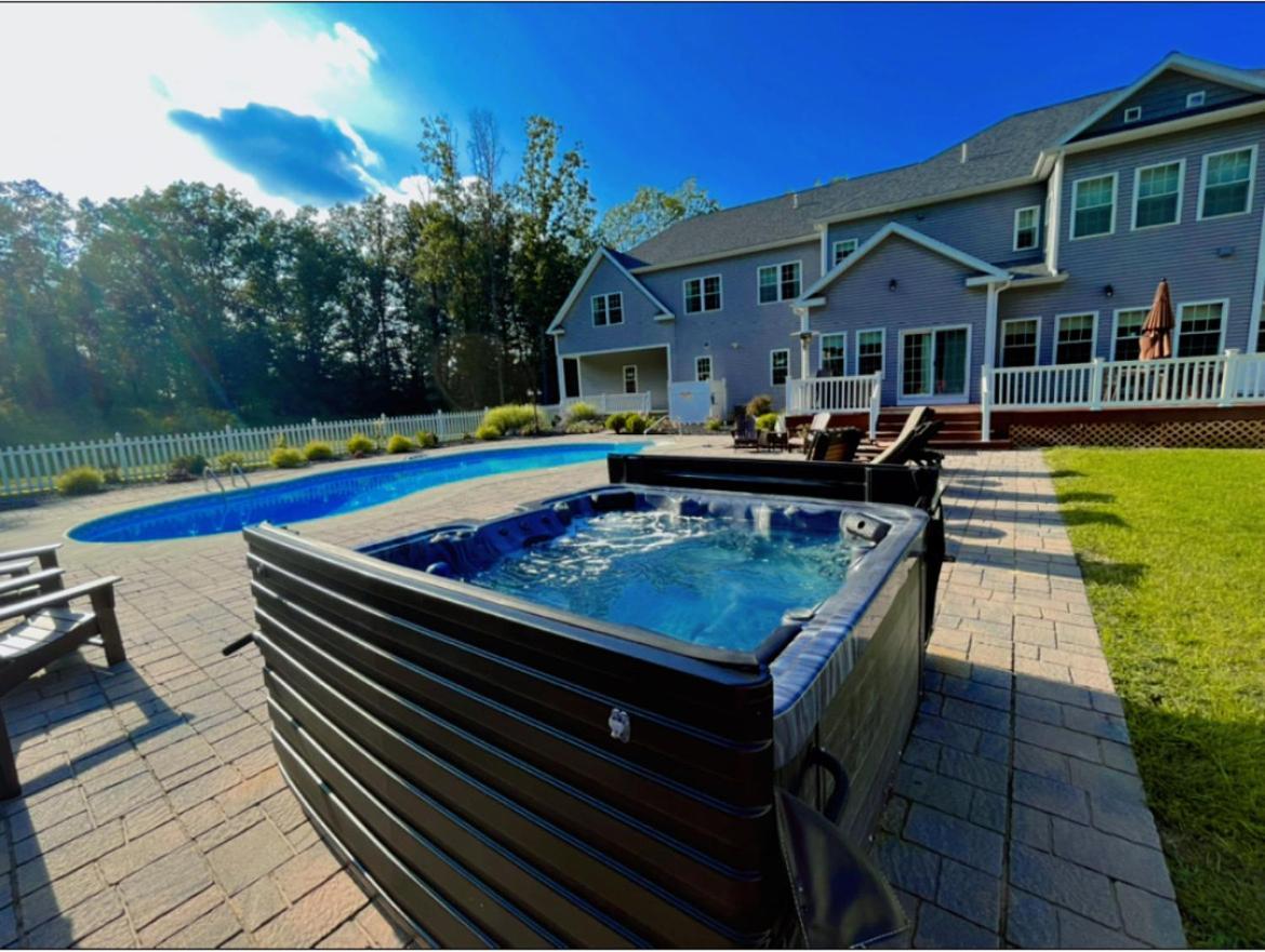 10 Bed Saratoga Home On 10 Acres - Amenities Include In-Ground Heated Pool, Hottub, Firepit, Kitchen, Master Suite W Kitchenette, Private Office Holiday home *