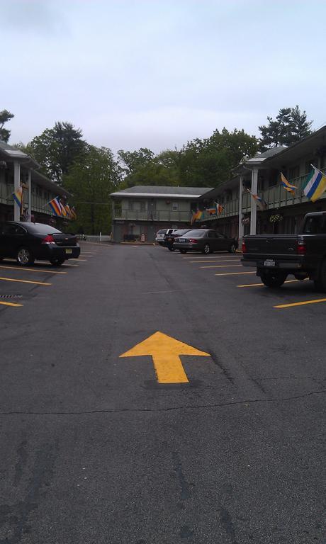 Community Court Motel 2*