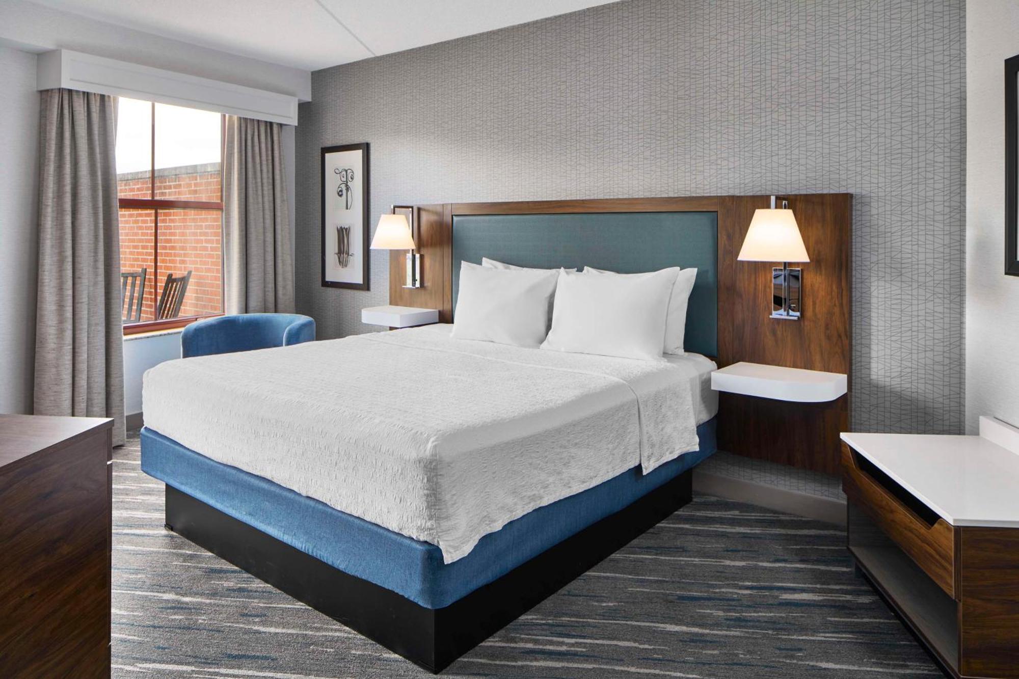 Hampton & Downtown 3*