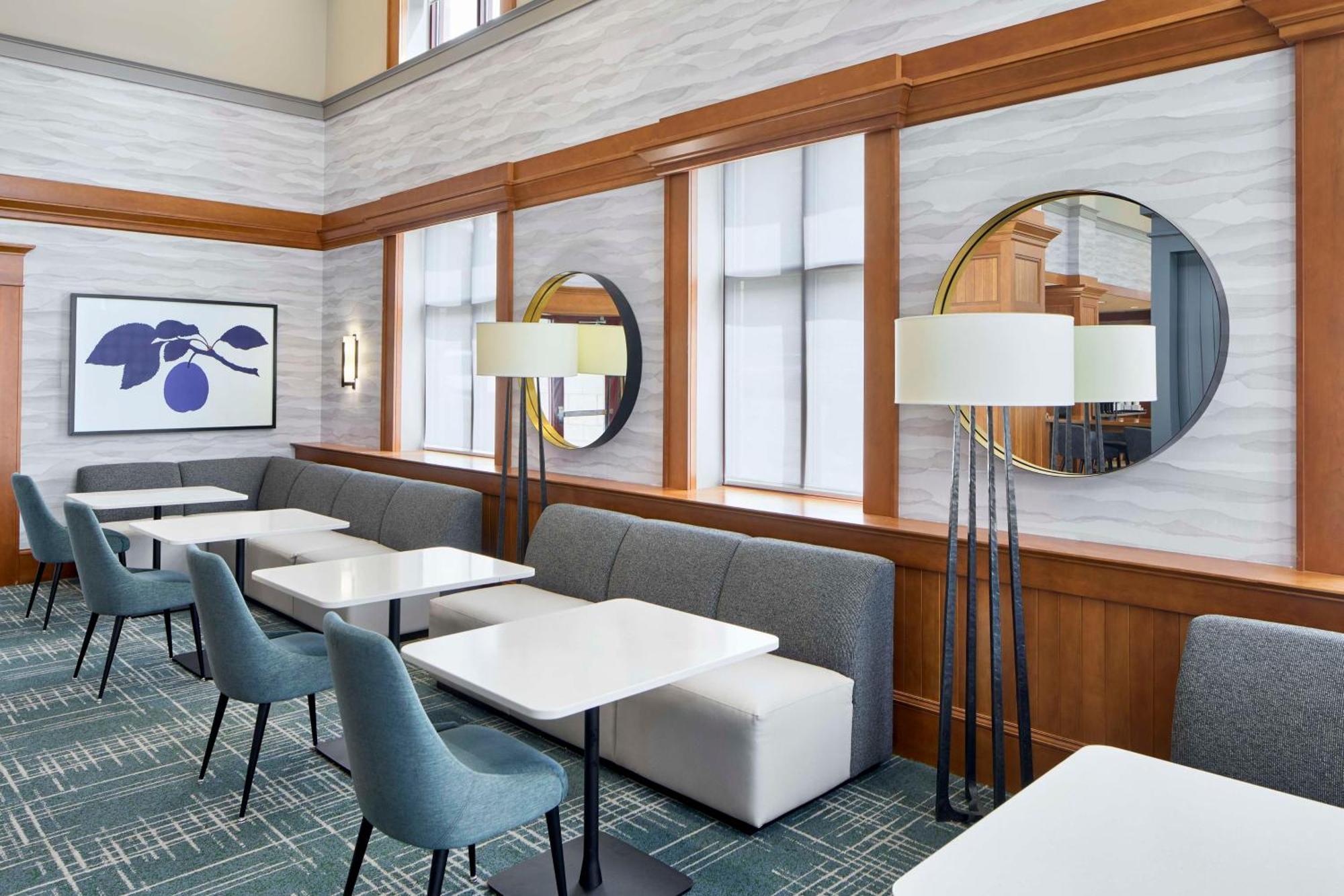 Hampton & Downtown 3*
